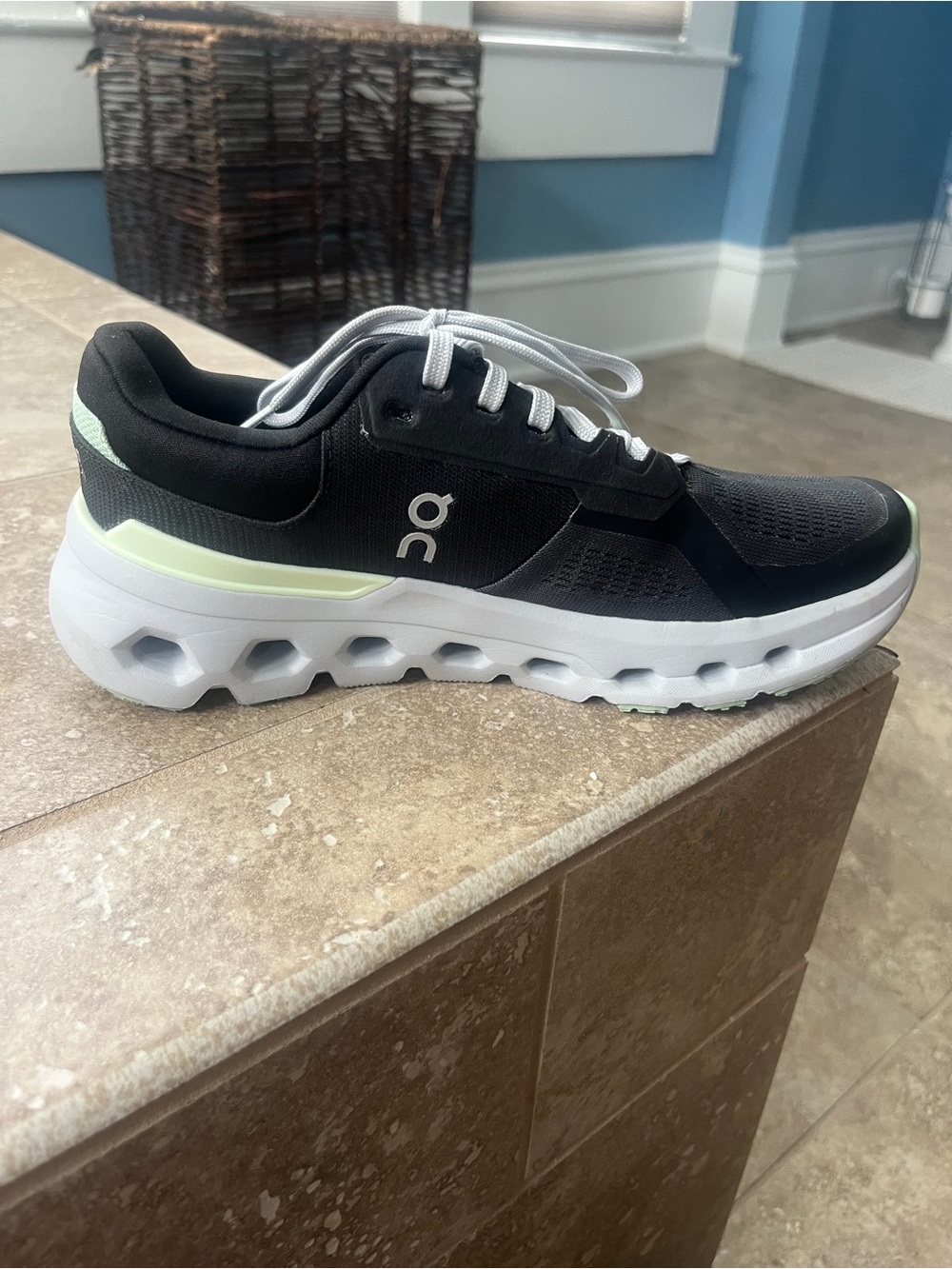 On Running Cloudswift Women's Black with Mint Running Shoes - Picture 2 of 4